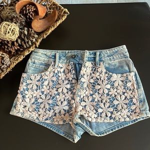 Roxy acid washed jean shorts with pink lace over front pockets